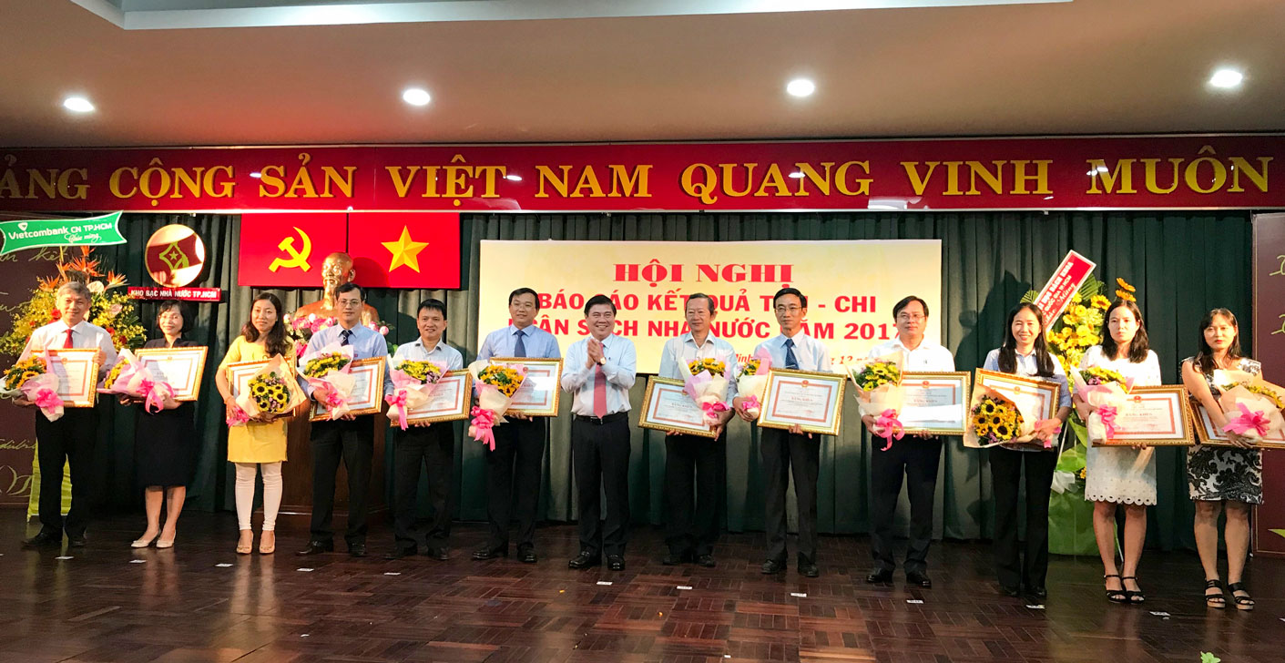 Các doanh nghiệp tiêu biểu được trao tặng bằng khen tại hội nghị